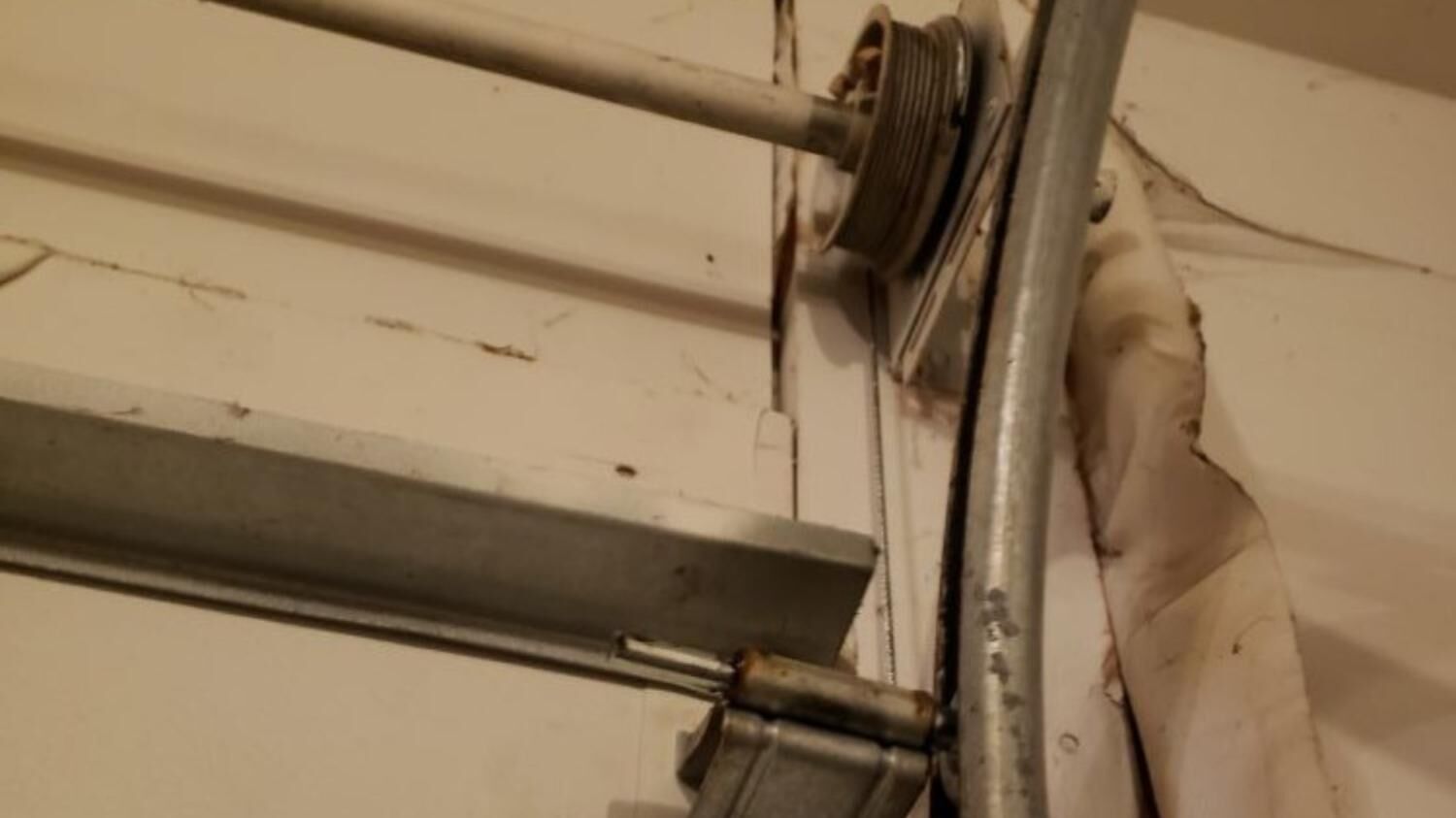 Garage Door Maintenance 11th St, Carter Lake, IA